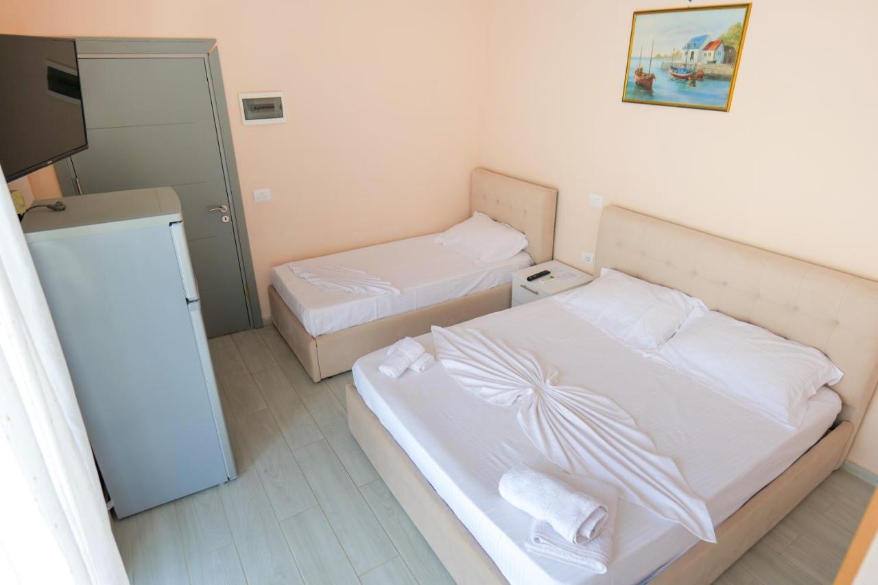 White Hotel Borsh Luaran gambar