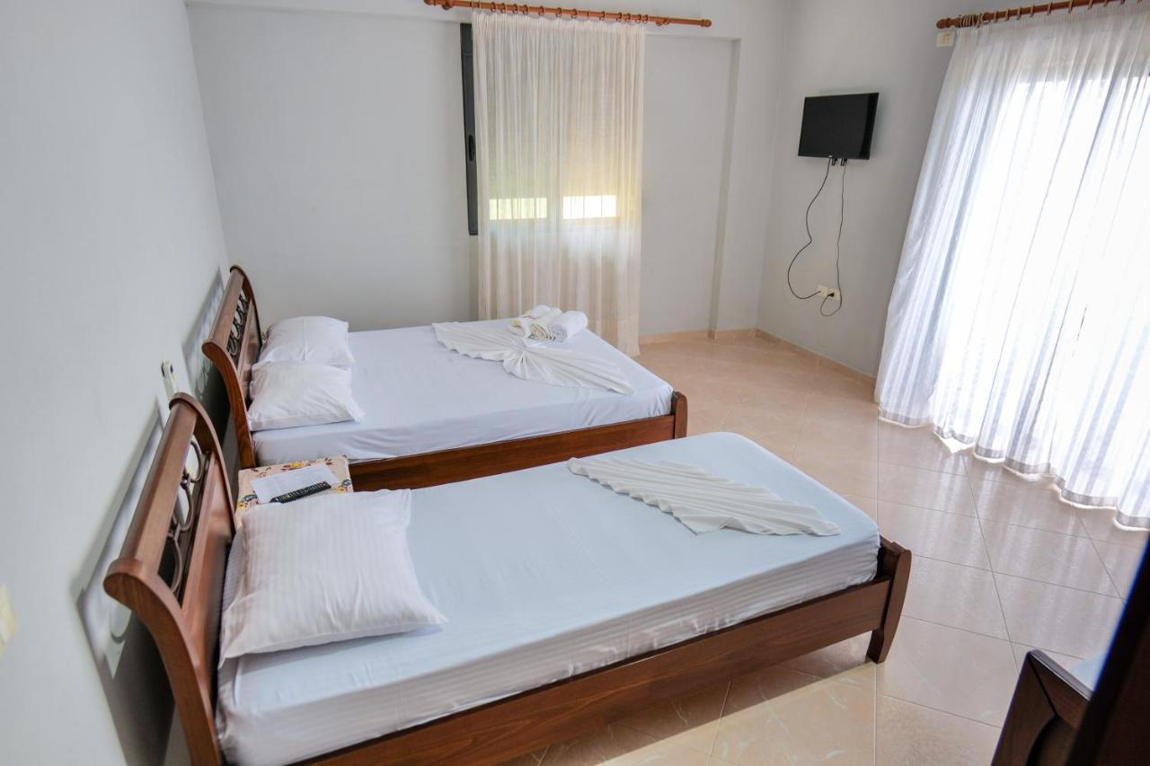 White Hotel Borsh Luaran gambar